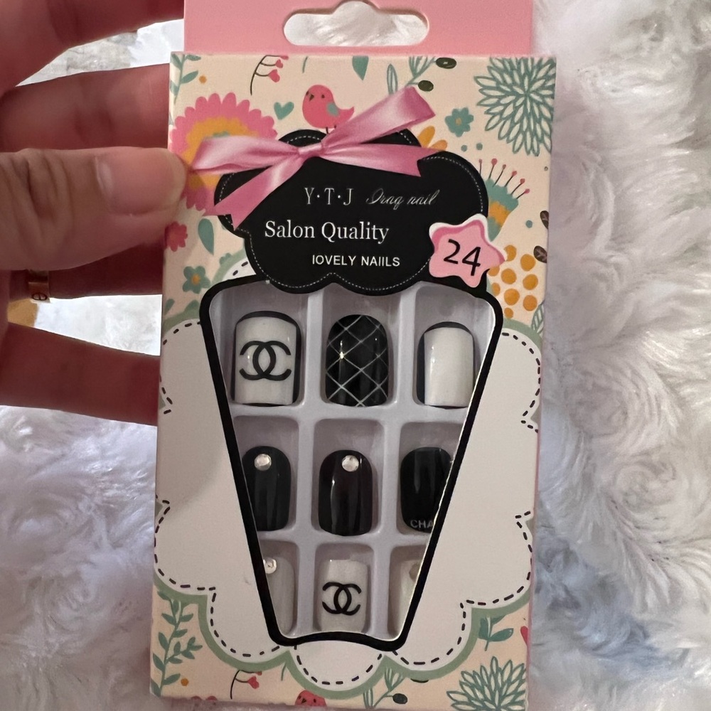 Fashion Nails - Picture 4 of 8